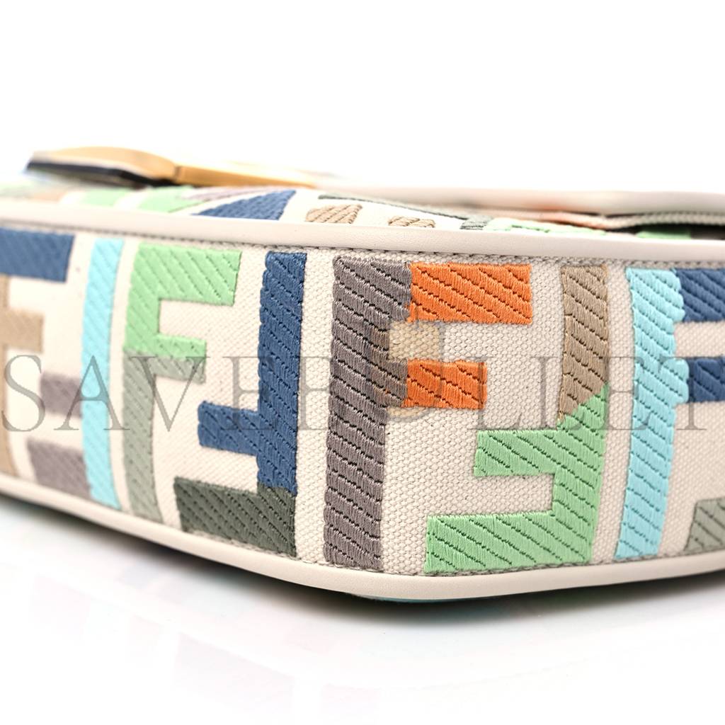 FENDI KUBAN CANVAS VITELLO KING FF EMBROIDERED BAGUETTE LATTE MULTICOLOR (27*13*6cm)